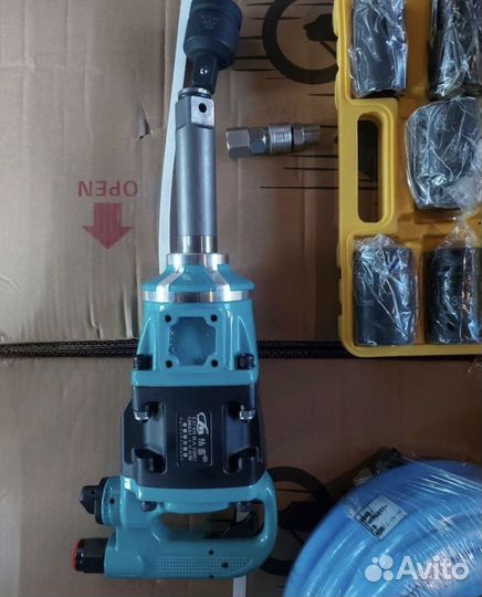 Гайковерт пневматический с набором грузовой