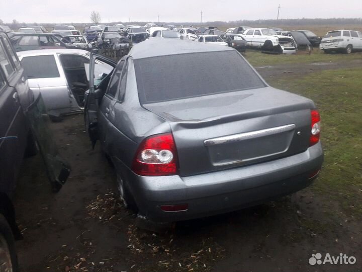 Приора 2007г кварц по кускам