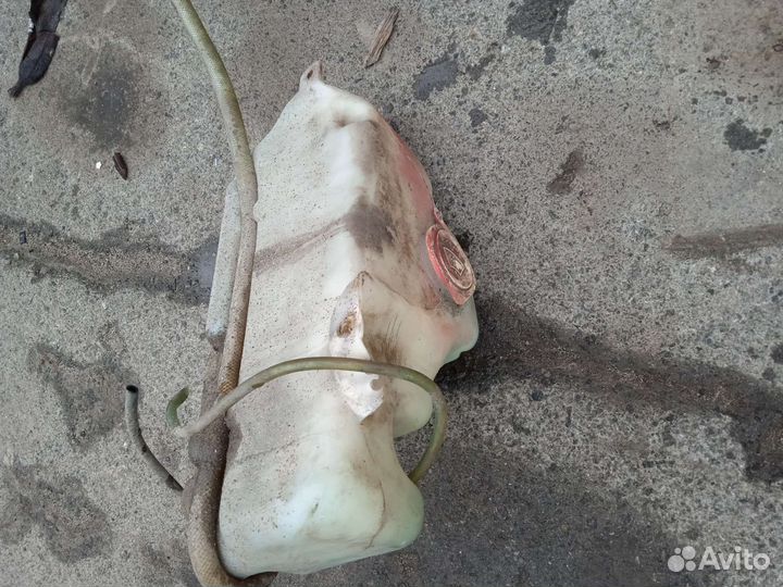 Бачок омывателя с моторами Nissan Terrano 2 Ниссан