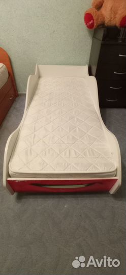 Продам детскую кровать и матрас