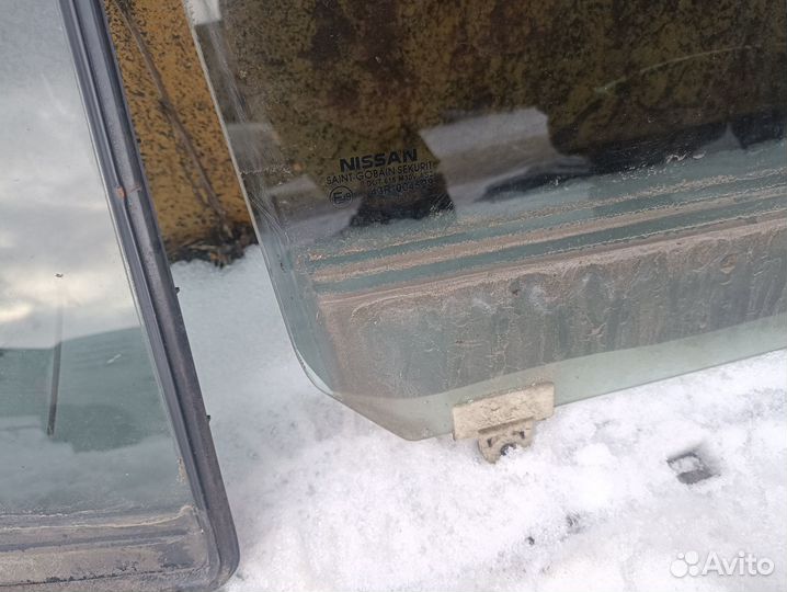 Стекло задней правой двери Nissan Tiida C11