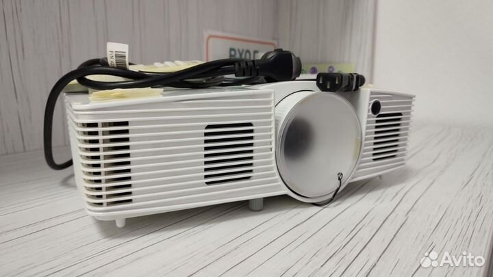 Школьная парты и стулья, проекторы и Дезар4, шкафы