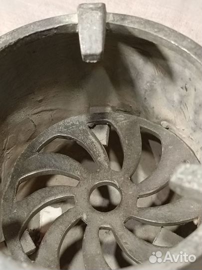 Бронзовая печка на углях для чайника