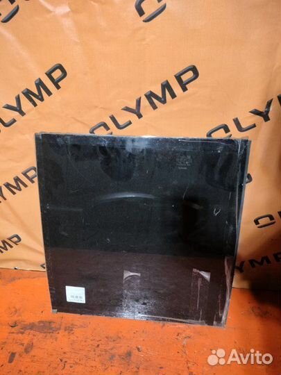 Стекло собачника заднее правое Toyota Hiace TRH221