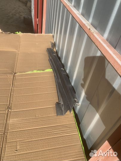 Накладка крыла правая Toyota Crown 182 184