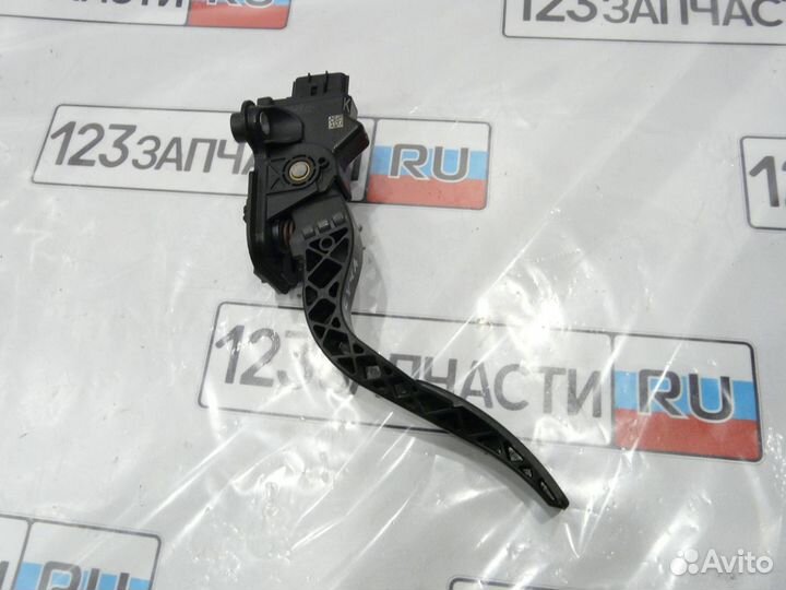 Педаль газа электронная Mitsubishi Lancer CY4A