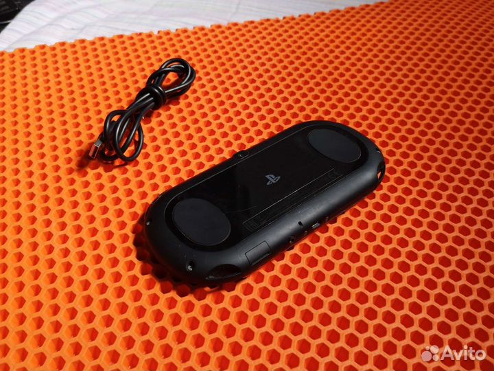 Sony PS Vita Slim Прошитая + Карта Памяти 8GB