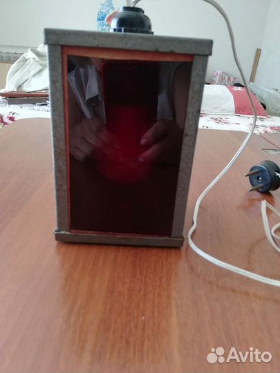 Красный фонарь для проявления фотопленок