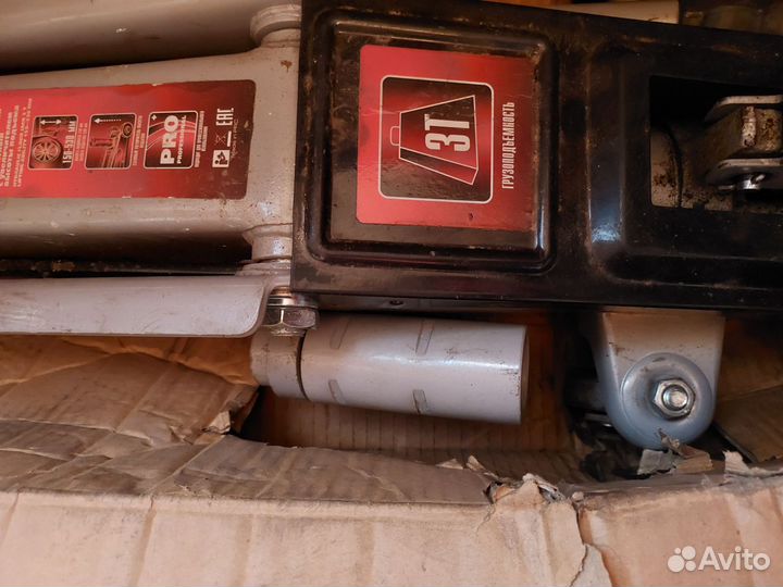 Домкрат подкатной 3 тонны