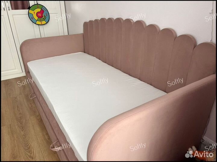 Детская кровать с мягкой спинкой