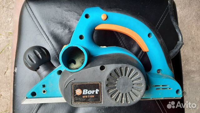 Сетевой электрорубанок Bort BFB-710N 650 Вт
