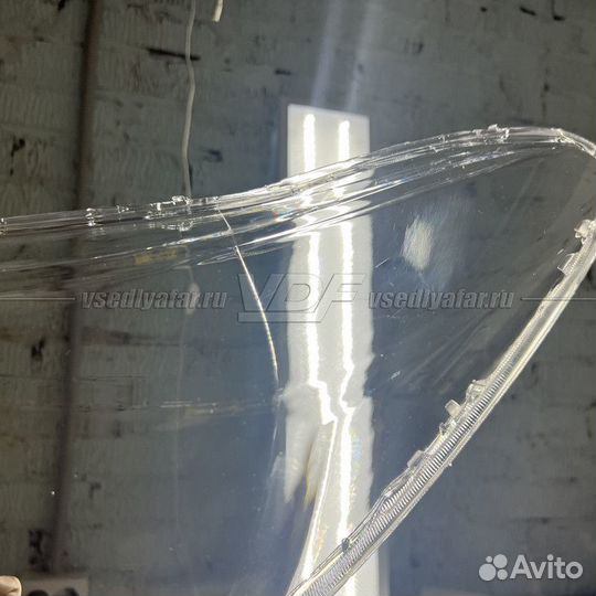 Уцененное стекло для фары Subaru Forester IV (S13)