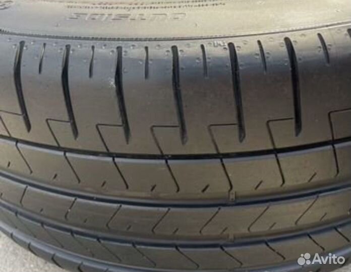 Pirelli P Zero PZ4 285/40 R22 и 315/35 R22