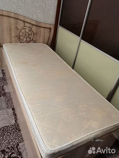 Кровать