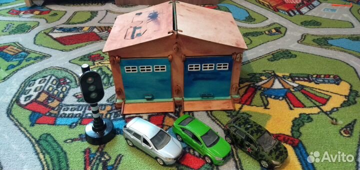 Гараж с машинками
