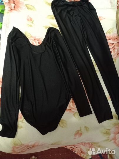 Купальник, лосины спортивные и юбка