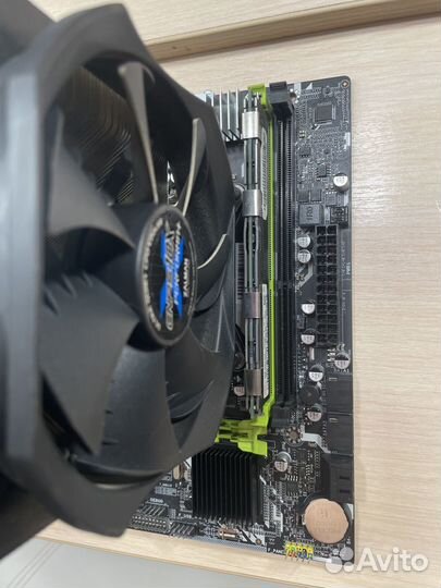 Материнская плата с процессором, памятью и башней