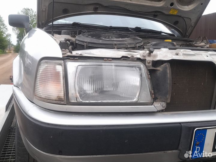 Фара правая Audi 80b4