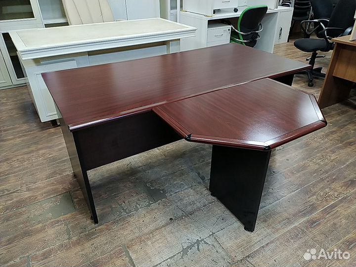 Комплект офисной мебели б/у 3 предмета 01335-мхч