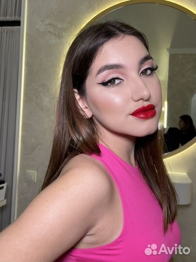 Визажист бровист