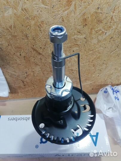 Амортизатор (стойка) передний Ford Focus 3