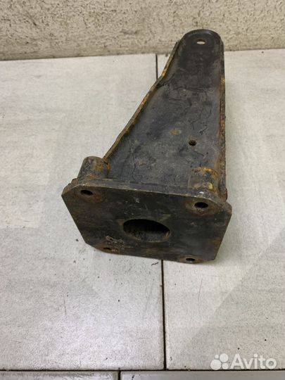 Кронштейн двигателя