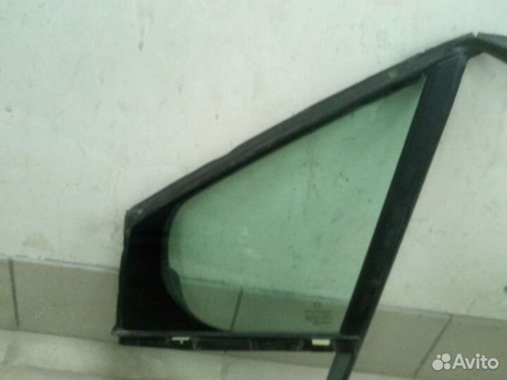 Стекло передней левой двери Пежо 308