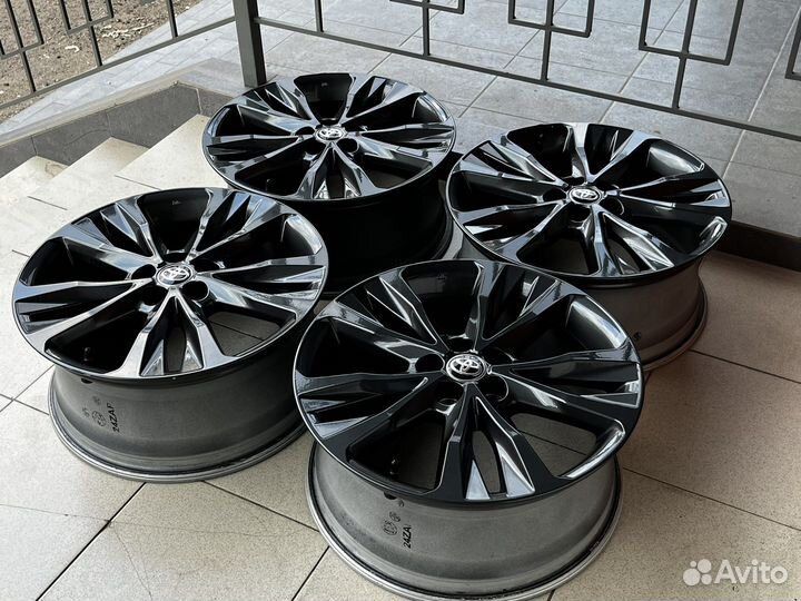 Оригнал toyota С японии фирменые диски как новые