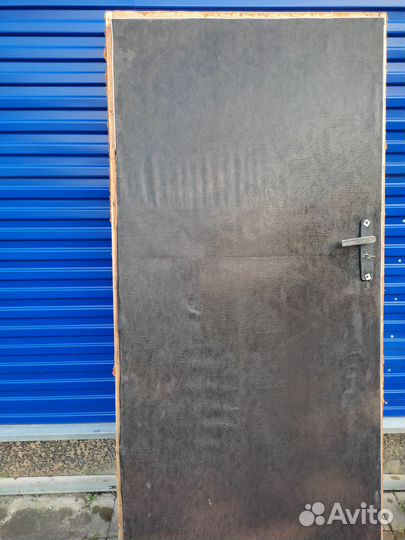 Дверь входная деревянная с коробкой