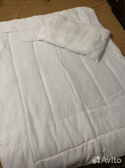 Постельное белье, бортики, одеяла в кроватку 18 шт