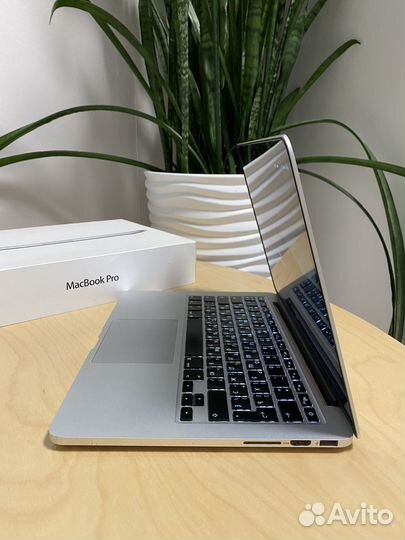 Apple MacBook Pro 13 i5/256gb ssd / 8gb ram