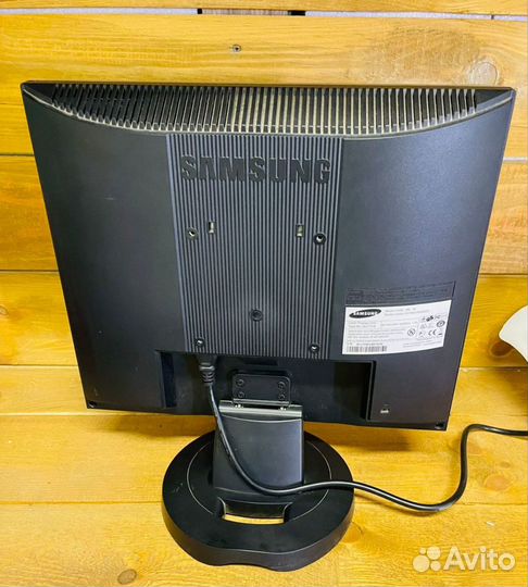 Монитор Samsung SyncMaster 720N