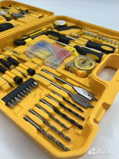 Шуруповёрт DeWalt с набором инструментов