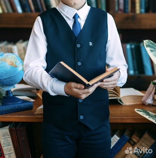Жилет классический школьный