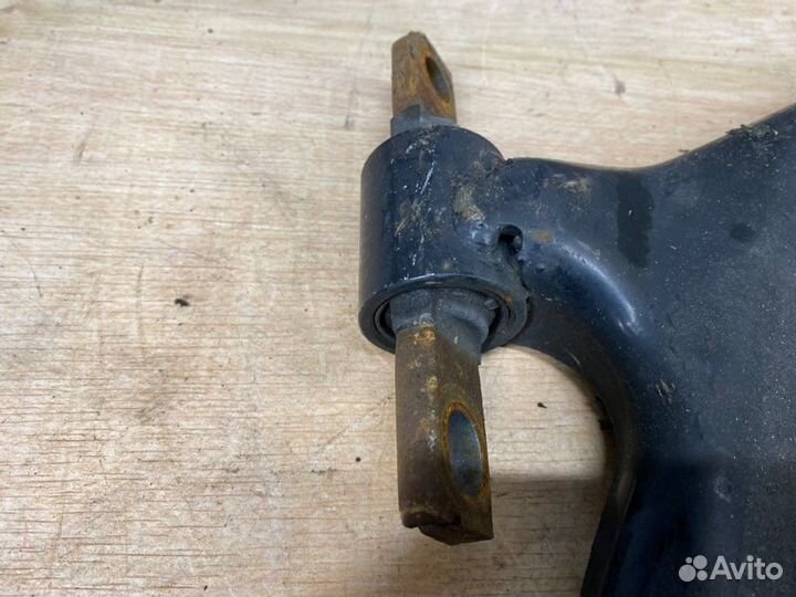 Рычаг подвески передний правый Nissan X-Trail T31