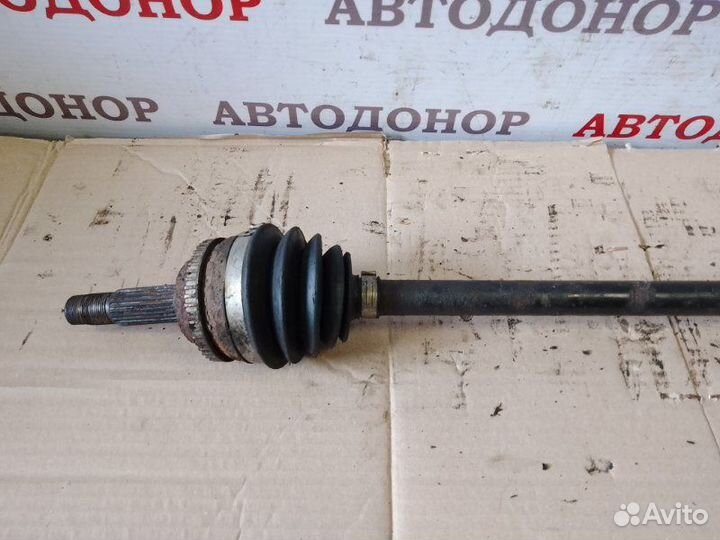 Полуось привод передний правый Toyota Yaris 1.0