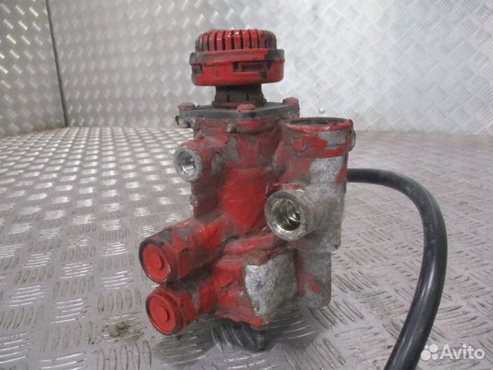 Кран управления тормозами прицепа MAN 81523016189