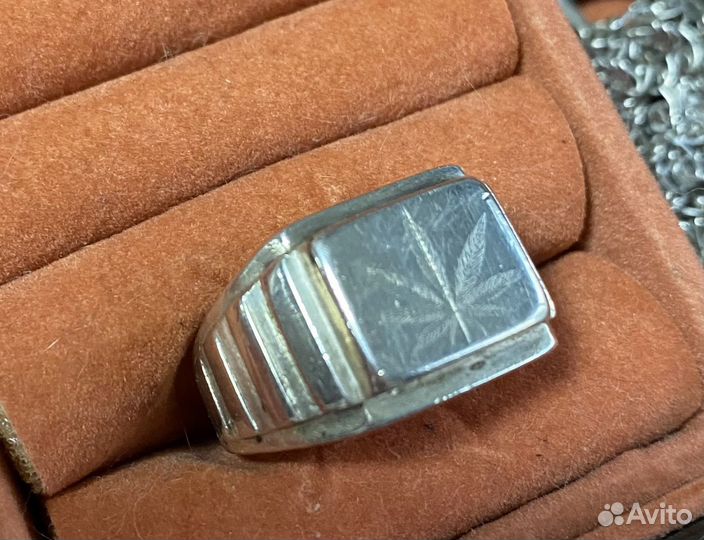 Серебряное кольцо