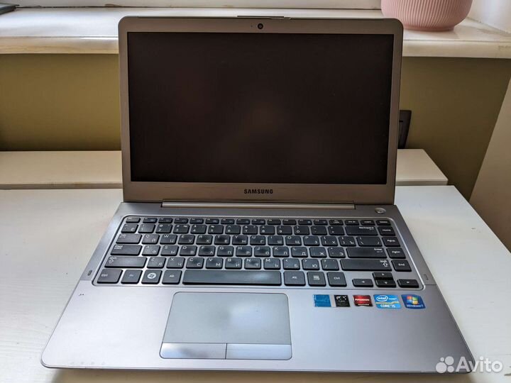 Ноутбук Samsung 530U3C