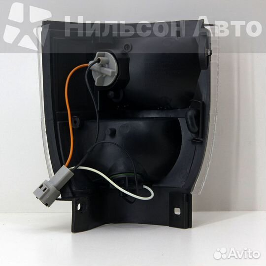 Габарит nissan atlas F23 белый (хрустальный), левы