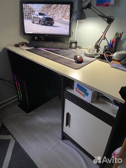 Письменный стол