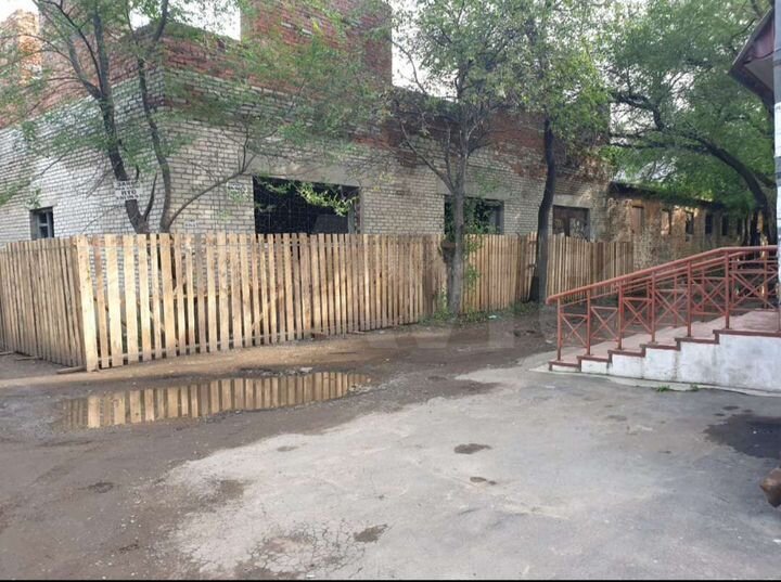Нежилое здание, 700 м²