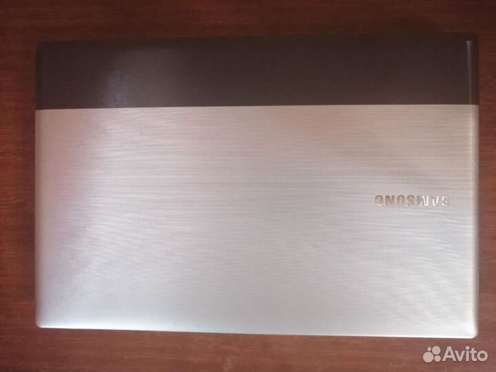 Ноутбук Sumsung rv520