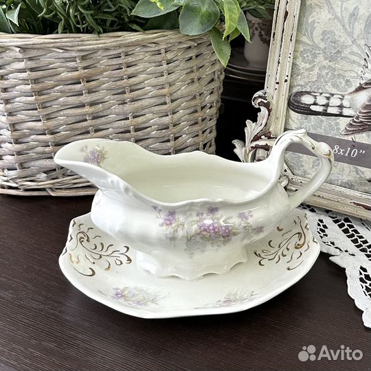 Антикварный соусник на подставке Johnson Bros