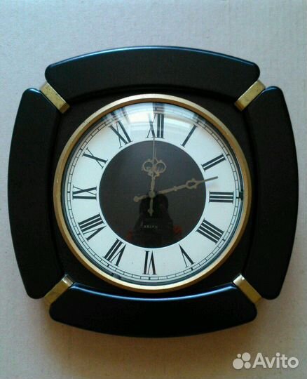 Часы настенные Весна