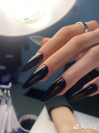 Модель на маникюр и педикюр