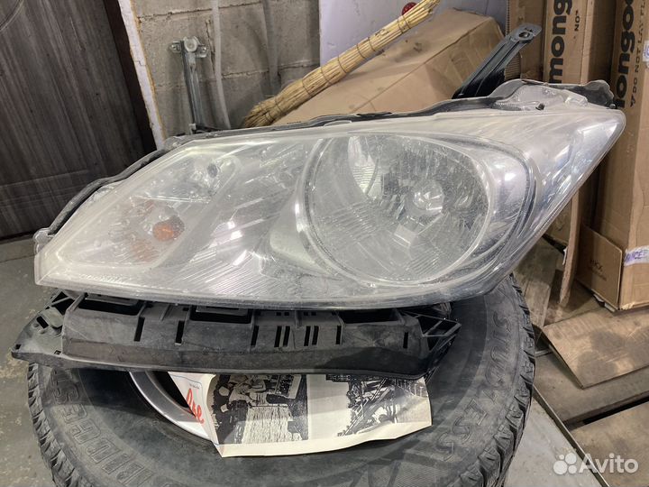 Фара Рестайл левая Honda freed ксенон