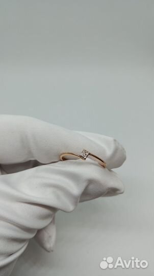 Кольцо с природным камнем Золото