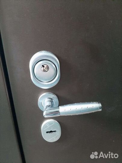 Замена замка, личинки, ручек на входных дверях