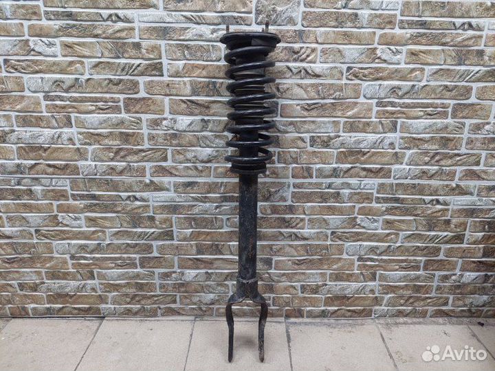 Амортизатор подвески передний правый Jeep Grand